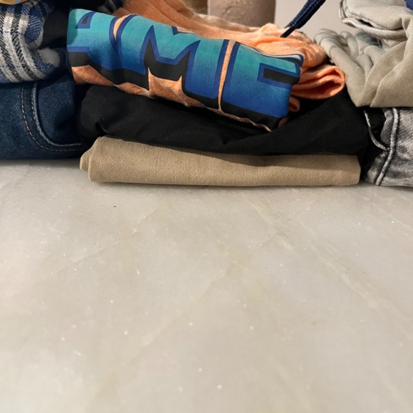 16 pieces Boys 4, 4-5,6, some 8 Lot clothes - Picture 7 of 10